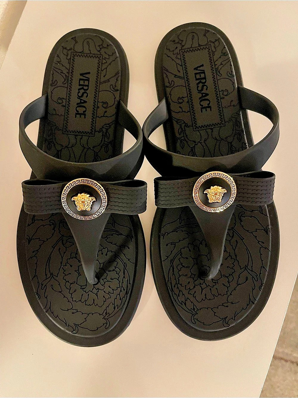 Versace Medusa Bow Rubber Thong Sandals Black EU 38 never worn